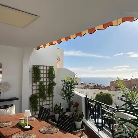 Апартаменти Golden View Адехе